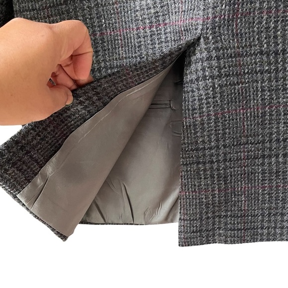 Vintage Two Button Wool Tweed Jacket/ Sport Coats By Robert Stock Size: 42R - Picture 10 of 15
